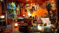 Selain unik, restoran ini punya suasana yang romantis. Cocok untuk pasangan yang ingin mencoba sesuatu yang baru. Foto: Archipelago London