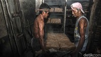 Pekerjanya berasal dari Dusun Bendo dan sekitarnya. Jumlah pekerjanya hanya sekitar 20 orang dan memilik rata-rata usia 50 tahun keatas.
