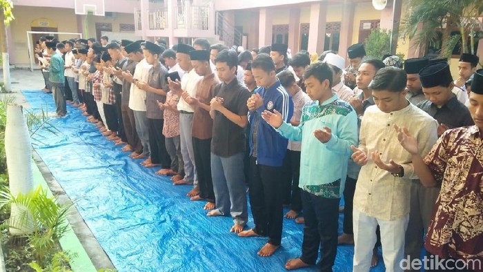 Pelajar di Jombang Salat Gaib dan Galang Donasi Korban Gempa Lombok