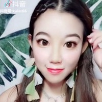 Kebanyakan wanita mengenakan makeup untuk tampil lebih cantik dan percaya diri. Hal itu juga dilakukan oleh wanita asal China ini yang pakai makeup untuk terlihat lebih sempurna. Ia pun jadi viral setelah mengunggah video tutorial makeup dan membuat banyak netizen terkejut dengan hasilnya. Foto: Istimewa