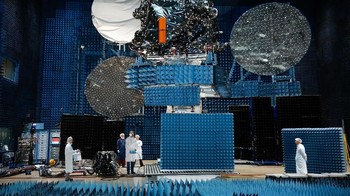 Pembuatan Satelit Merah Putih sendiri memakan waktu  sekitar 2,5 tahun yang dimulai dari awal 2016. SSL berhasil mengerjakannya lebih cepat dari jadwal. Foto: SSL