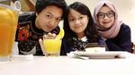 9 Foto Ini Buktikan Arsy Widianto Sering Makan Bareng Keluarga