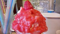 Toko di 3-11-18 Yanaka, Taito-ku, Tokyo punya menu utama Susu Ichigo rasa Strawberry. Harganya sekitar 1.000 yen atau Rp. 129.000. Foto : instagram @puyopuyopu