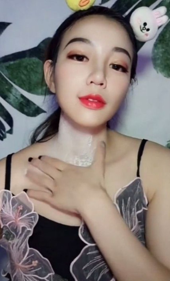 Namun, beberapa netizen juga mengkritiknya karena merasa dibohongi oleh penampilannya. Bahkan tak sedikit dari mereka berkomentar negatif soal transformasi makeup Qihuahua. Foto: Istimewa