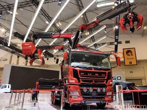 Tampang Sangar Truk Fuso Mirip Robot Laba-Laba