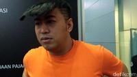 Komika ini mengaku sudah bermain saham antara tahun 2011 dan 2012. Namun, dia mempercayakan uangnya ke perencana keuangan untuk investasi saham.