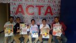 Foto: ACTA Pamer Poster Prabowo-Ustaz Abdul Somad