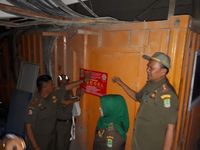 Satpol PP Karawang Segel Penambangan Batu di Sirnalanggeng