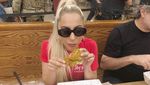 Aksi Keren Lady Gaga Saat Masak Ravioli hingga Beefsteak