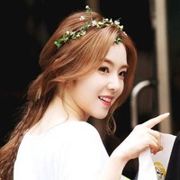 Setelah debut, mata Irene terlihat lebih besar yang mengindikasikan ia telah operasi plastik double eyelid. Sejumlah netizen juga menilai Irene melakukan rhinoplasty untuk membuat ujung hidungnya lebih lancip. Foto: Instagram