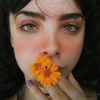 Inilah foto wajah cantik nan unik Driely yang dicetak di kaus dan kini sudah ‘viral’ dijual di toko-toko di Asia baik online maupun offline. Foto: Instagram