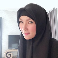 Kalina Oktarani, mantan istri Deddy Corbuzier masih aktif mengunggah kesehariannya di media sosial. Dari Instagram-nya, Kalina juga mulai ikut kajian bersama Ummi Pipik.  Foto: Instagram/Kalinaoctaranny