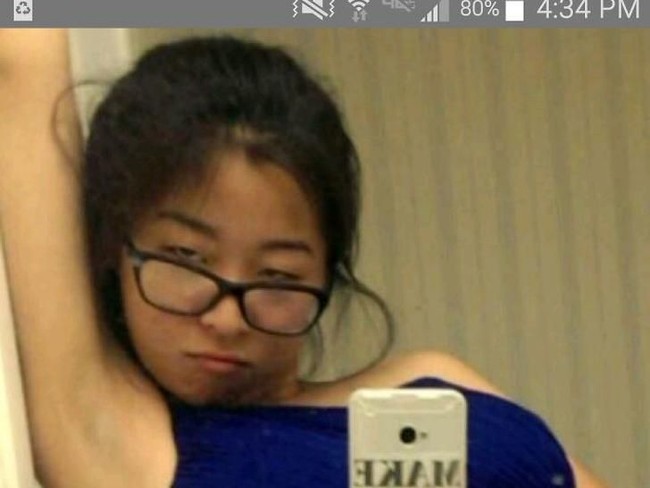 Bosan selfie dengan pose cantik, wanita ini tampaknya lebih pilih tampil apa adanya. Foto: Reddit/SeanOfThaDead