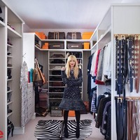 Rachel Zoe memiliki tak hanya satu, tapi delapan lemari. Isinya ada lebih dari 100 jaket Chanel, 10 tas Hermes Birkin dan lebih dari 100 baju Missoni. Foto: Istimewa