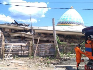 Gempa Robohkan Masjid di Lombok Utara, Diduga Ada Jemaah Tertimpa
