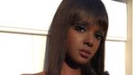 Duckie Thot Model Berkulit Gelap yang Mempesona