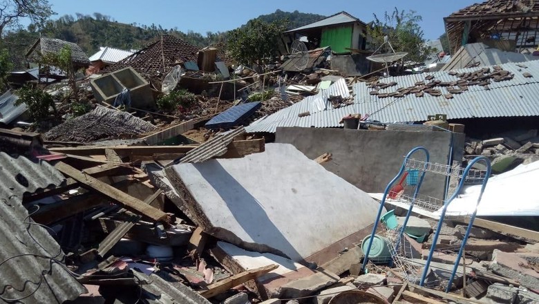  Rumah  rumah Hancur  Desa Bentek Lombok Utara Belum Dapat 