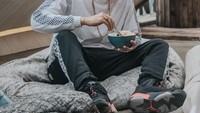 Yummy! Foto ini diposting saat Rayi makan menu buka puasanya. Kira-kira apa ya yang ada di mangkuk? Foto: instagram @rayiputra26