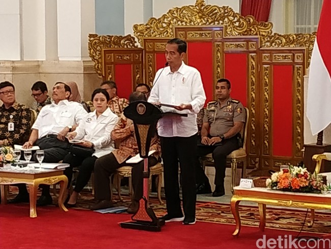 Membuktikan adanya Jokowi Effect, sneakers yang baru rilis pada Kamis (2/8/2018) itu pun sold out dalam 1 jam. Foto: Andhika Prasetia/detikcom