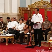 Membuktikan adanya Jokowi Effect, sneakers yang baru rilis pada Kamis (2/8/2018) itu pun sold out dalam 1 jam. Foto: Andhika Prasetia/detikcom