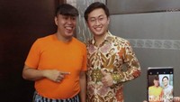 Sejumlah artis berbagi pengalaman mengenai investasi saham. Ada yang baru memulai, ada juga yang sudah bertahun-tahun investasi saham. Salah satunya Pandji Pragiwaksono.