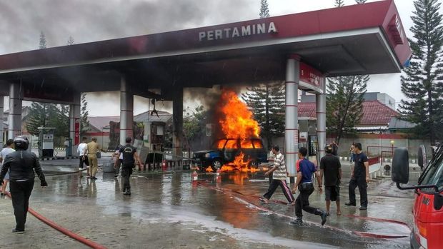 Mobil Terbakar di SPBU Pangkalpinang