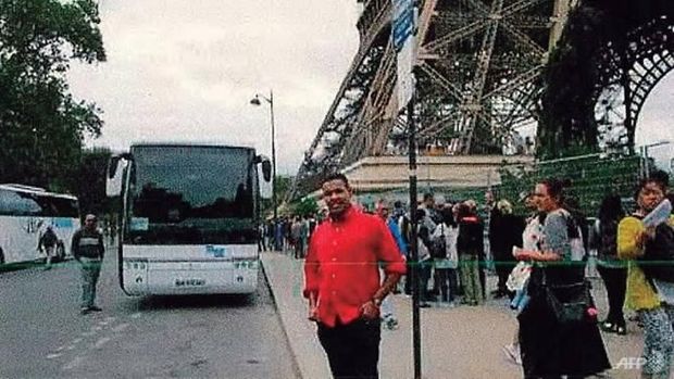 Salah satu pelaku teror Barcelona berfoto di dekat Menara Eiffel di Paris dalam foto yang tak diketahui tanggal pengambilannya.