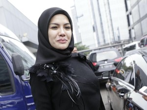 Nikita Mirzani Cabut Gugatan Cerai, Ayu Ting Ting Hamil Duluan?