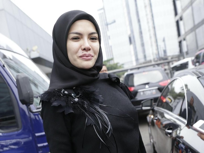 Tak Kenal, Nikita Mirzani Bingung Motif Sam Aliano Usik Hidupnya Tak Kenal, Nikita Mirzani Bingung Motif Sam Aliano Usik Hidupnya