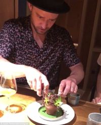 Mampir ke Restoran Molecular Gastronomy, Justin Timberlake Makan Pot Tumbuhan