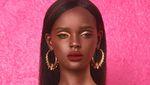 Duckie Thot Model Berkulit Gelap yang Mempesona