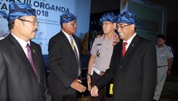 Budi Karya Sumadi menyalami beberapa peserta Mukernas ke-3 Organda. Istimewa/Kemenhub.