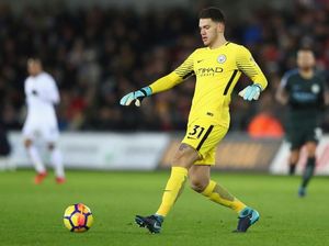 Tren Kiper yang Kian Jago Mengoper di Liga Inggris