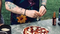 Musisi bernama lengkap Edward Christopher Sheeran ini sangat menyukai pizza. Racikan pizza iniia buat ketika berada di Jerman. Making pizzas in Germany, tulisnya.Foto: Instagram teddysphotos