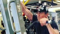 Lewat akun Instagram pribadinya, rupanya doyan berlama-lama di gym. Foto: Instagram/officialslystallone
