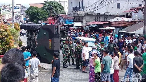 Panser Tarantula Terguling di Ambon, 2 TNI Luka-luka