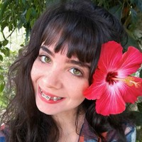 Sosok Driely populer di media sosial bukan hanya karena wajah cantiknya yang unik. Dia juga terkenal sebagai selebgram yang memiliki gigi berantakan dan tetap percaya diri dengan penampilannya tersebut meski kerap dicaci netizen. Foto: Instagram