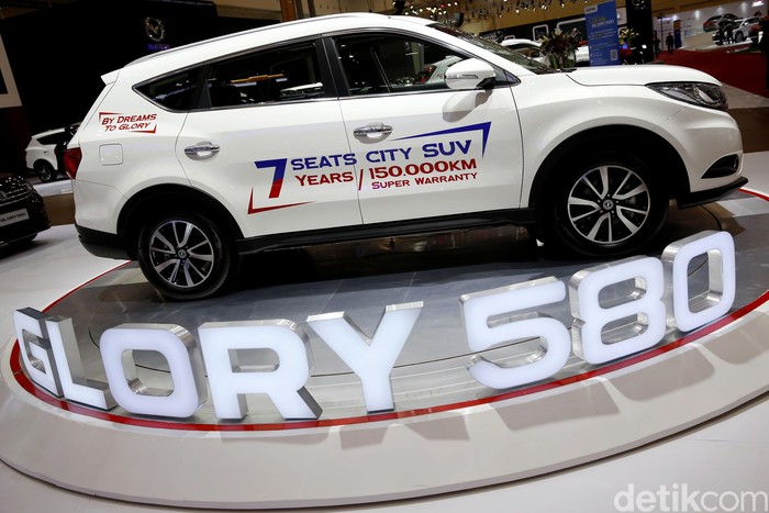 Produsen mobil China DFSK ikut meramaikan GIIAS 2018. Glory 580 digang menjadi penantang Honda CRV.