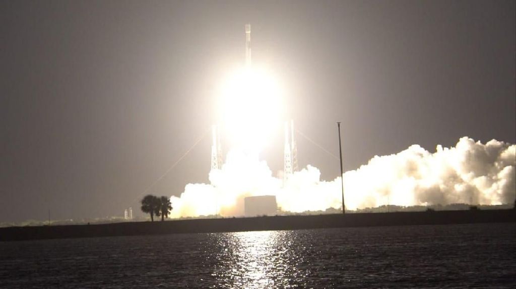 Satelit Merah Putih Selamat Tiba di Orbit Satelit Merah Putih Selamat Tiba di Orbit