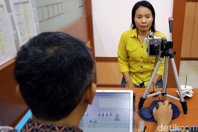 Pembuatan SIM. Foto: Erliana Riady Pembuatan SIM. Foto: Erliana Riady