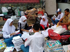 Dari Jual Sampah, Guru SMK di Malang Buktikan Bisa Biayai S2