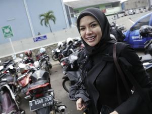 Apa Kata Nikita Mirzani Soal Aksi Moge Jokowi Pakai Stuntman?