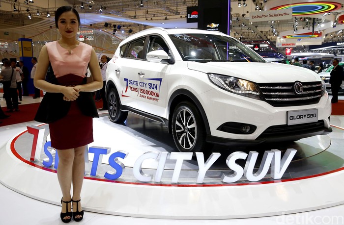 Produsen mobil China DFSK ikut meramaikan GIIAS 2018. Glory 580 digang menjadi penantang Honda CRV.