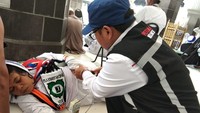 Tim ini mengevakuasi jemaah pingsan di area tawaf Masjidil Haram. Peristiwa itu terjadi pada Sabtu (4/8/2018) lalu.  Dua orang anggota petugas tim medis P3JH Mohammad Agus Pribowo dan Pradipta Syuarsif melakukan evakuasi terhadap jemaah wanita berusia 65 tahun. 