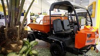 Komponen lokal AMMDes sudah lebih dari 70 persen. Untuk muatan penuhnya bisa mencapai 700 kg dan variasi kemiringan 20 hingga 30 derajat. AMMDes dilahirkan karena melihat infrastruktur atau jalan desa, sehingga dapat dimanfaatkan di jalan yang sangat ekstrem. Foto: Rachman Haryanto