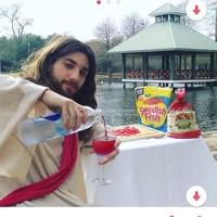 Konsep foto seperti ini mungkin bikin para wanita penasaran untuk swipe ke kanan. Foto: Reddit/HapchatSacker