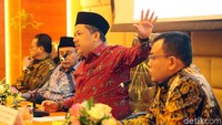 Wakil Ketua DPR Fahri Hamzah meluncurkan buku dengan judul Mengapa Indonesia Belum Sejahtera? Sebuah Upaya Merekonstruksi Makna dan Indikator Kesejahteraan Indonesia, di Komplek Parlemen, Senayan, Jakarta, Selasa (7/8/2018).