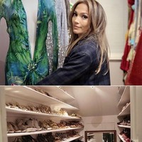 Jennifer Lopez punya beberapa ruangan dalam lemarinya. Salah satunya dibuat khusus untuk menyimpan ratusan koleksi sepatu. J.Lo bahkan memiliki satu lemari khusus untuk menyimpan celana jeans. Foto: Istimewa