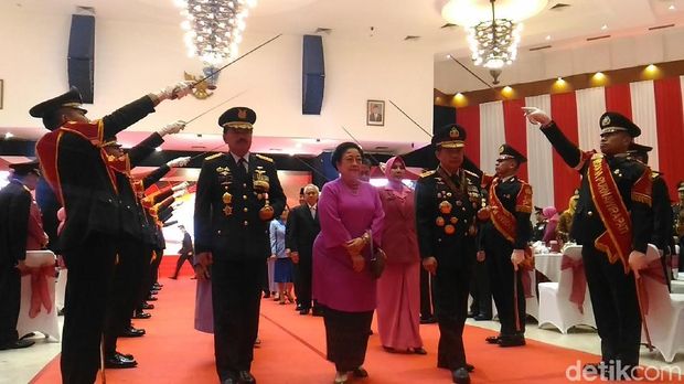 Panglima TNI Marsekal Hadi Tjahjanto, Megawati Soekarnoputri dan Kapolri Jenderal Tito Karnavian