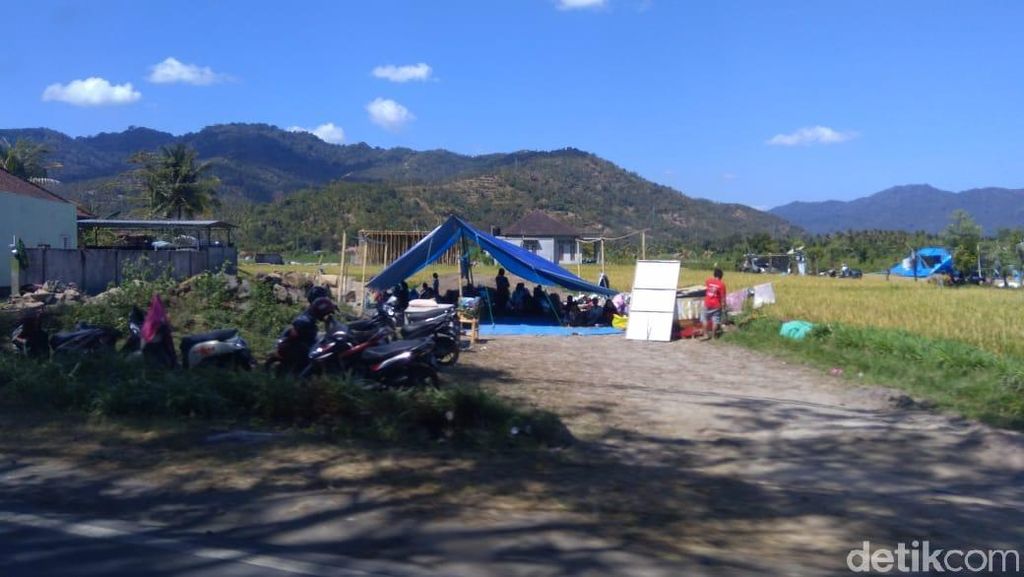 Foto: Menanti Bantuan, Begini Kondisi Korban Gempa di Lombok Utara